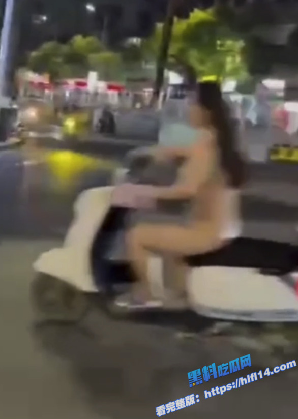 这是什么表演 潮汕街头惊现裸体女骑士 全裸骑车狂奔 才四月份就有这么热了吗?6 这是什么表演 潮汕街头惊现裸体女骑士 全裸骑车狂奔 才四月份就有这么热了吗?6