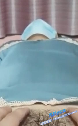 真实母子乱伦！一直不愿意让我插进她嫩穴的老妈 今晚终于同意了 爆操老骚逼！1