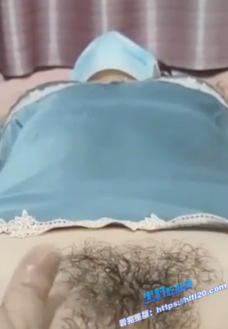 真实母子乱伦！一直不愿意让我插进她嫩穴的老妈 今晚终于同意了 爆操老骚逼！3