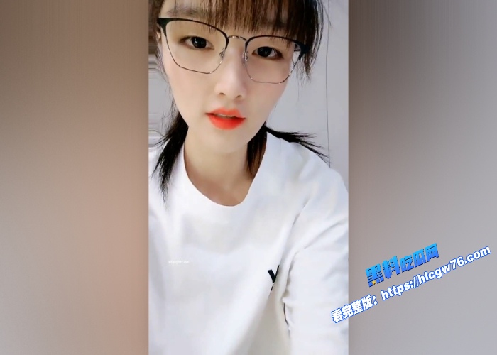 眼镜妹女大学生 深喉小达人 下海直播!超清纯可爱眼镜妹 压头口爆吞精 多体位无套抽插内射 反差感极强,图1 眼镜妹女大学生 深喉小达人 下海直播!超清纯可爱眼镜妹 压头口爆吞精 多体位无套抽插内射 反差感极强,图1