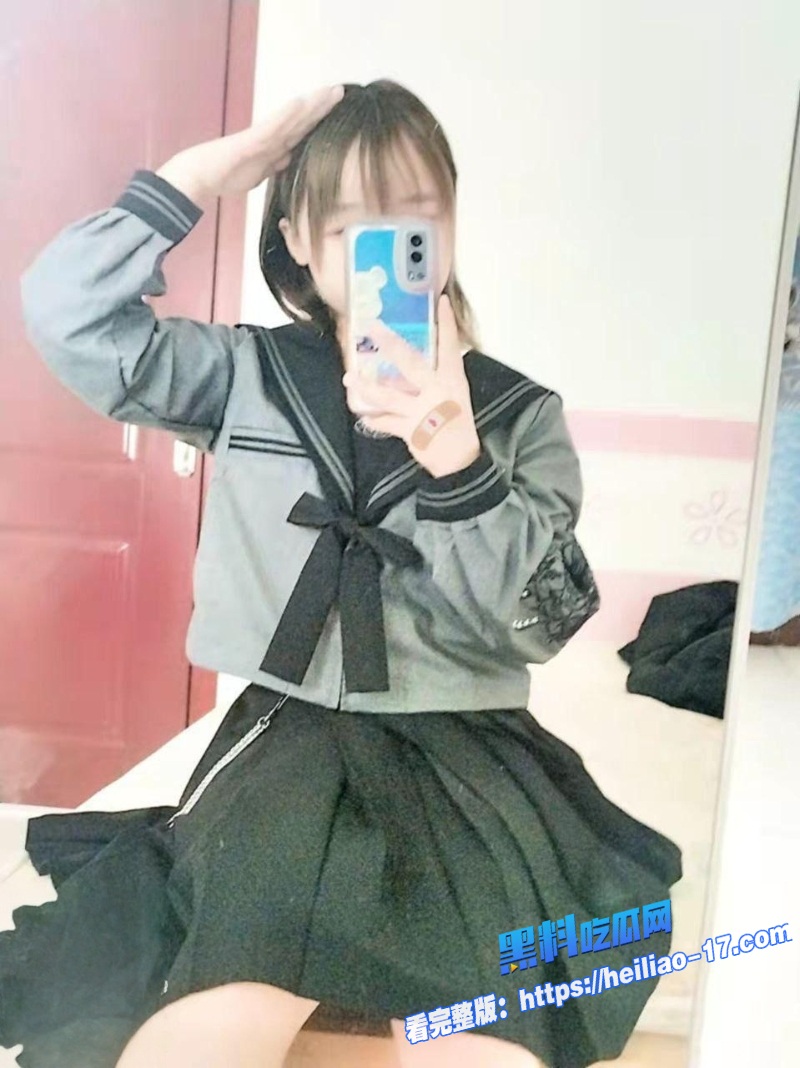海角乱伦沙发看电视的粉裙白袜闺女被爸爸悄然引导上床1