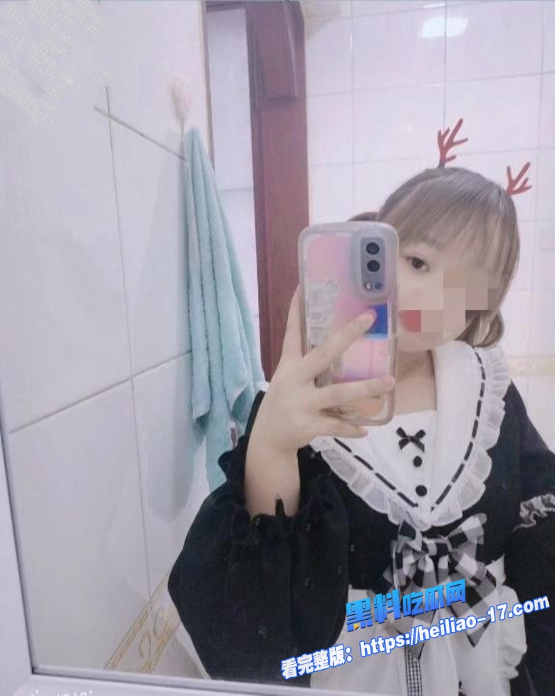 海角乱伦沙发看电视的粉裙白袜闺女被爸爸悄然引导上床2