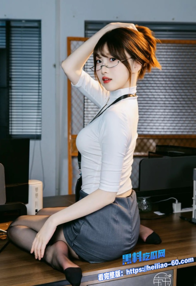 绝美巨乳翻译陪老板马来西亚出差刚下飞机就被拉去体验当地特色4