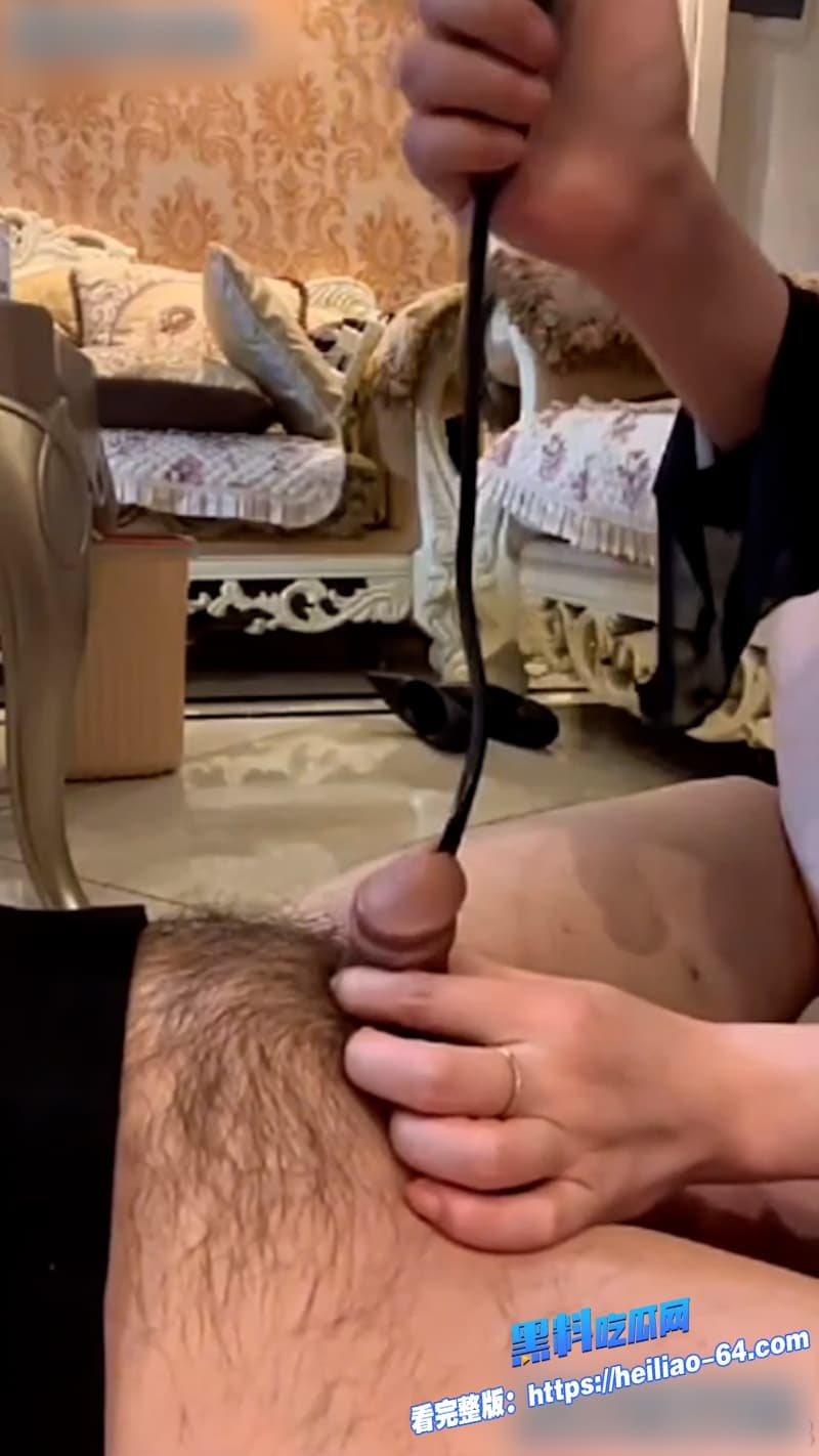 猎奇重口系列性感女王狠踢鸡巴身穿高跟狂插马眼这种调教玩法太变态了11