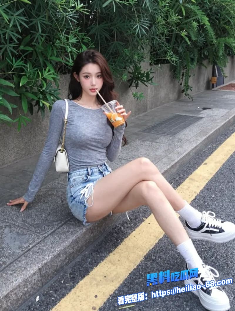 巨乳少妇约炮大屌猛男被干时还要给爸爸打电话全程怼脸实拍让老父亲现场听女儿娇喘2
