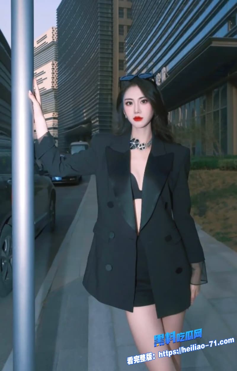 极品反差女神性爱视频流出身穿性感黑丝全程露脸翘起臀部遭男友爆操到白浆直流1 极品反差女神性爱视频流出身穿性感黑丝全程露脸翘起臀部遭男友爆操到白浆直流1