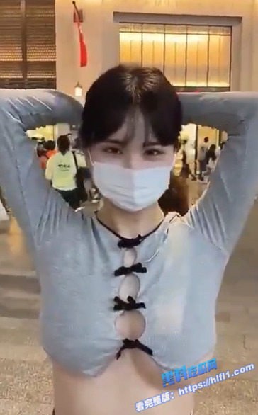户外露出 调教小母狗 大奶美女星巴克玩露出 奶子好大好圆 我要当她的球迷！1