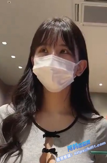 户外露出 调教小母狗 大奶美女星巴克玩露出 奶子好大好圆 我要当她的球迷！2