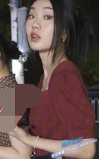 街头抄底偷拍！偷拍大神街头抄底高颜值红裙美女 白色内裤若隐若现 让人心痒痒！2