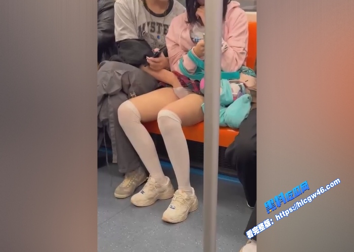 地铁站扣逼视频曝光年轻小情侣地铁站上扣逼被偷拍旁若无人胆子是真的大看着好刺激 图9WH700x500px 地铁站扣逼视频曝光年轻小情侣地铁站上扣逼被偷拍旁若无人胆子是真的大看着好刺激 图9WH700x500px