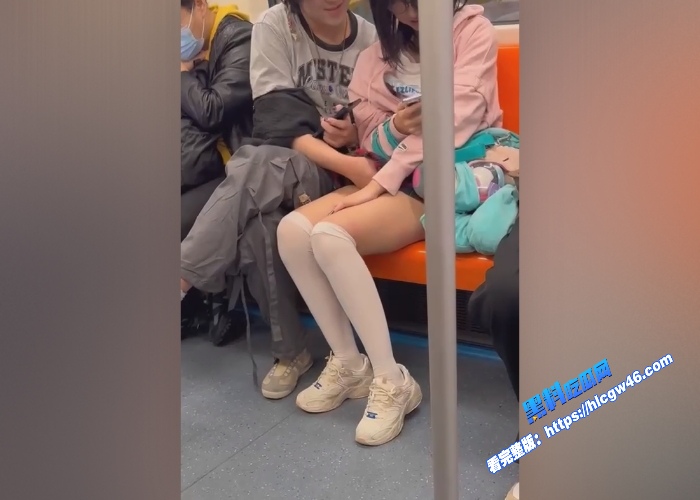 地铁站扣逼视频曝光年轻小情侣地铁站上扣逼被偷拍旁若无人胆子是真的大看着好刺激 图13WH700x500px 地铁站扣逼视频曝光年轻小情侣地铁站上扣逼被偷拍旁若无人胆子是真的大看着好刺激 图13WH700x500px