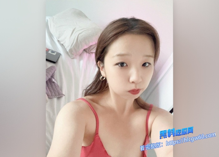 皮肤白皙少女舞蹈生毕业给富二代定制大尺度自慰视频曝光酥胸雪白翘挺看的超想一口咬上去 图1