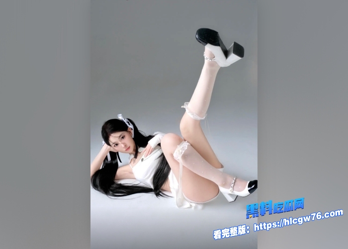 海角乱伦发育良好的双马尾萝莉女儿穿着蓄谋已久的JK装被老父亲狠狠插入少女嫩穴太紧连连喊疼1