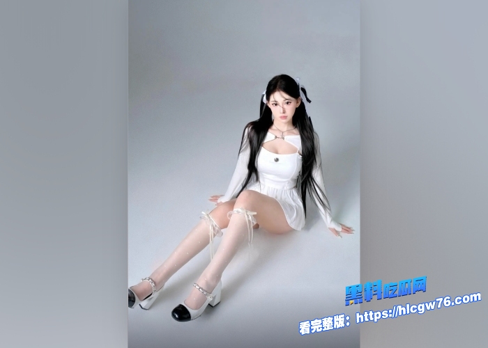 海角乱伦发育良好的双马尾萝莉女儿穿着蓄谋已久的JK装被老父亲狠狠插入少女嫩穴太紧连连喊疼2