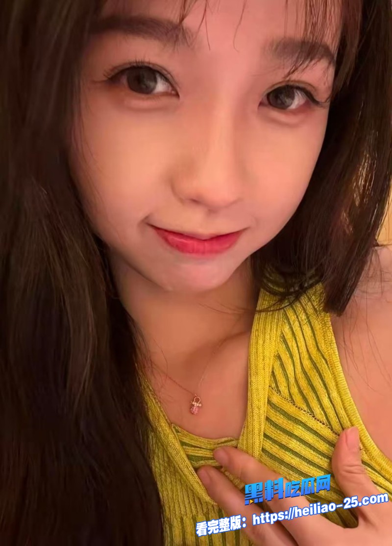 刺青帅哥把身材火爆的长发御姐抱上床狂野骑乘从激烈拥抱到最后颜射满嘴 1