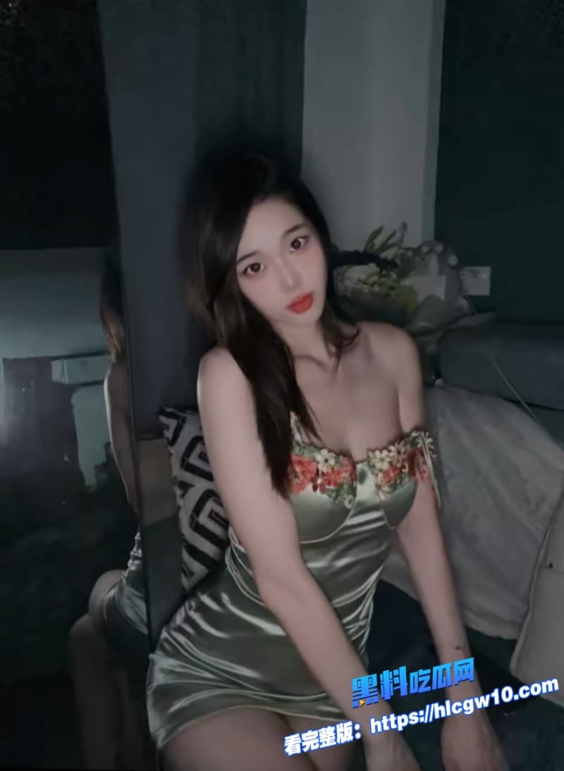 抖音40万粉丝网红比奇堡名媛原名贺梓涵趁着妈妈不在家给网友来直播大秀最全合集视频曝光场面一度失控10 抖音40万粉丝网红比奇堡名媛原名贺梓涵趁着妈妈不在家给网友来直播大秀最全合集视频曝光场面一度失控10