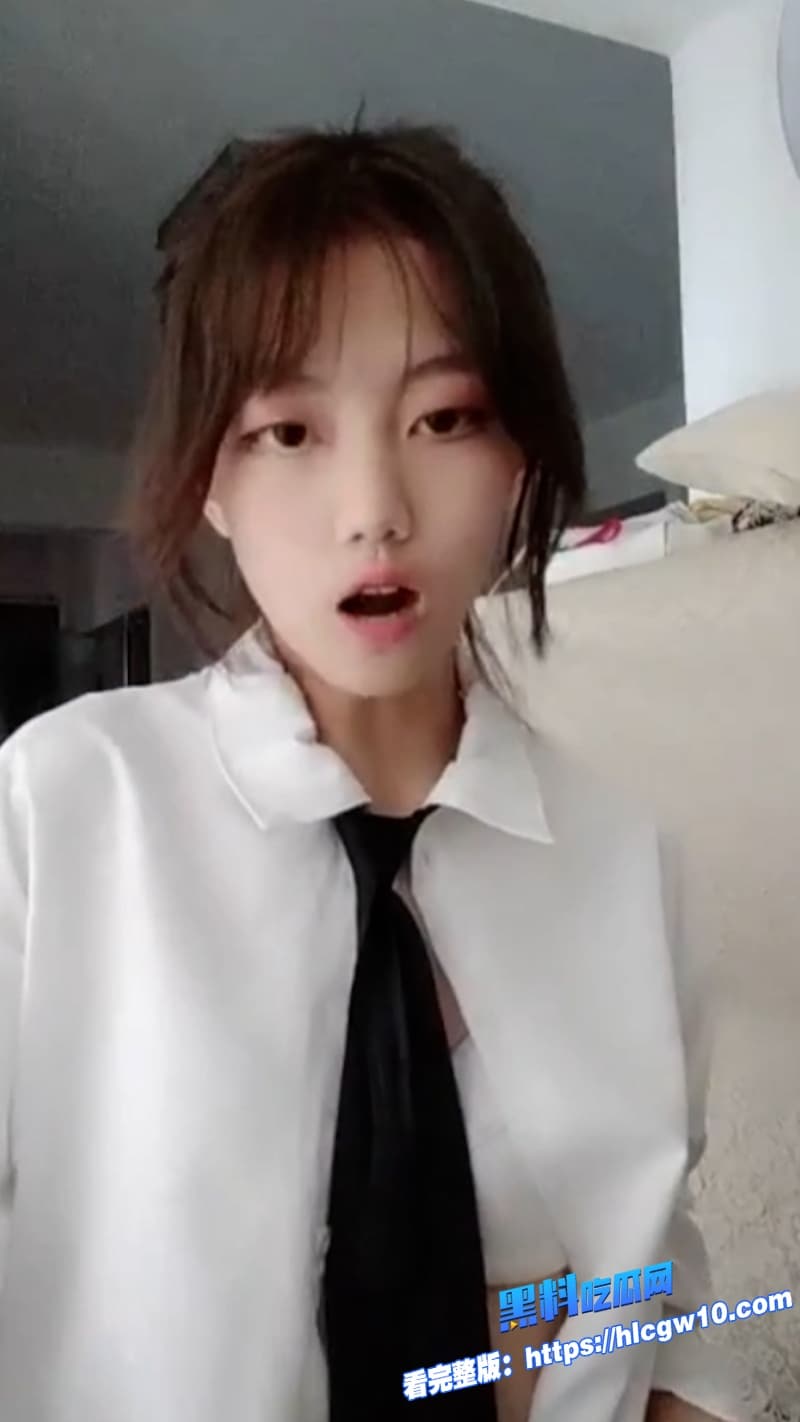 抖音40万粉丝网红比奇堡名媛原名贺梓涵趁着妈妈不在家给网友来直播大秀最全合集视频曝光场面一度失控2 抖音40万粉丝网红比奇堡名媛原名贺梓涵趁着妈妈不在家给网友来直播大秀最全合集视频曝光场面一度失控2