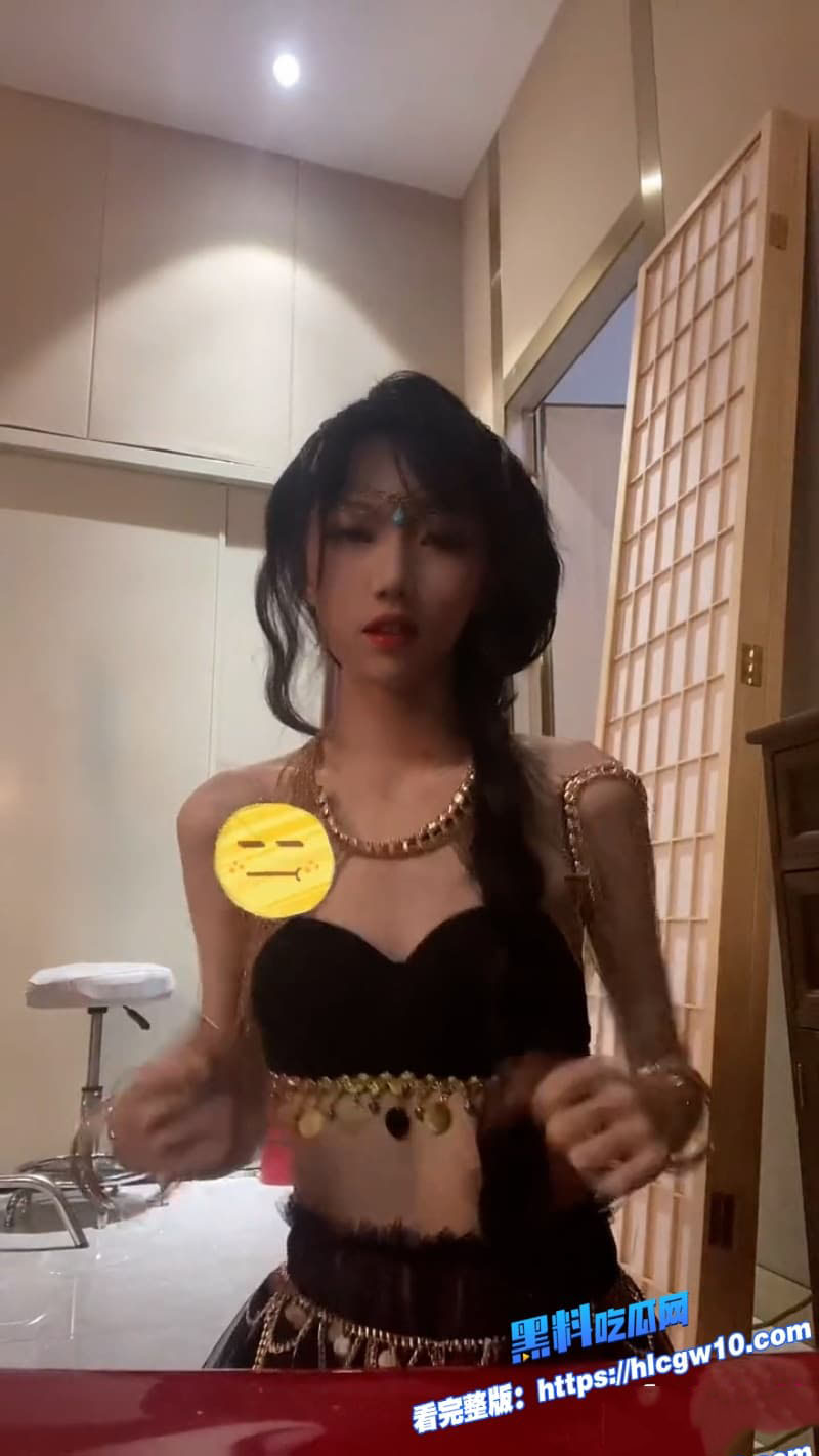 抖音40万粉丝网红比奇堡名媛原名贺梓涵趁着妈妈不在家给网友来直播大秀最全合集视频曝光场面一度失控8 抖音40万粉丝网红比奇堡名媛原名贺梓涵趁着妈妈不在家给网友来直播大秀最全合集视频曝光场面一度失控8