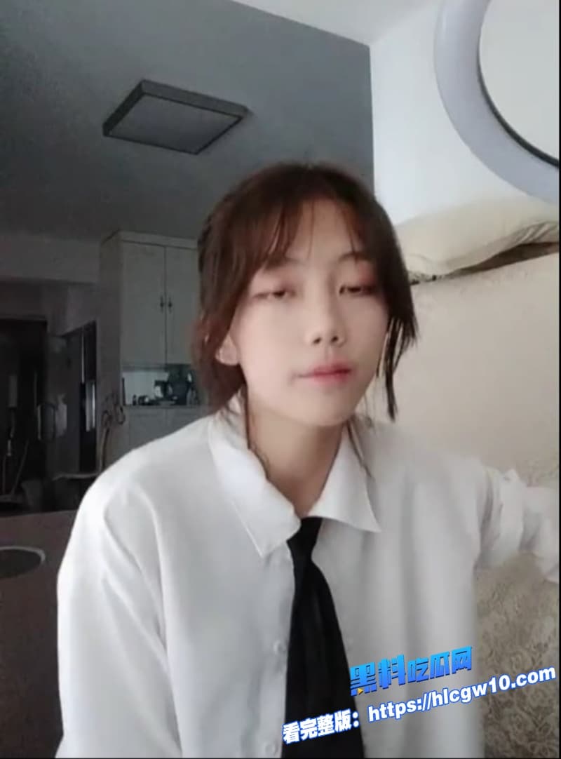 抖音40万粉丝网红比奇堡名媛原名贺梓涵趁着妈妈不在家给网友来直播大秀最全合集视频曝光场面一度失控16 抖音40万粉丝网红比奇堡名媛原名贺梓涵趁着妈妈不在家给网友来直播大秀最全合集视频曝光场面一度失控16