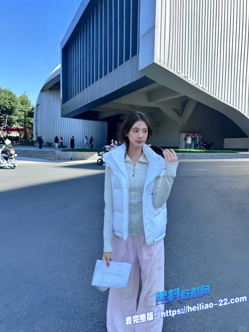 南艺混血美女舞蹈生柯亭亭为爱信任男友共同拍摄下海视频5