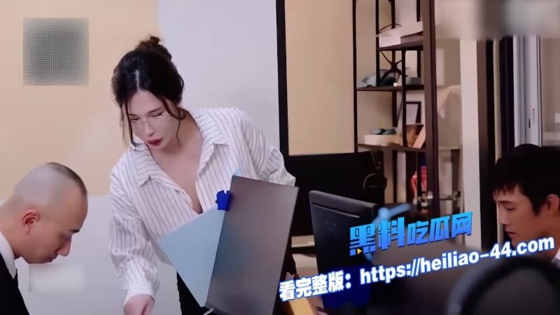 台湾御姐博主辛尤里新作乳汁办公室3P骚母狗遭同事前后夹击疯狂榨精堪称一绝7