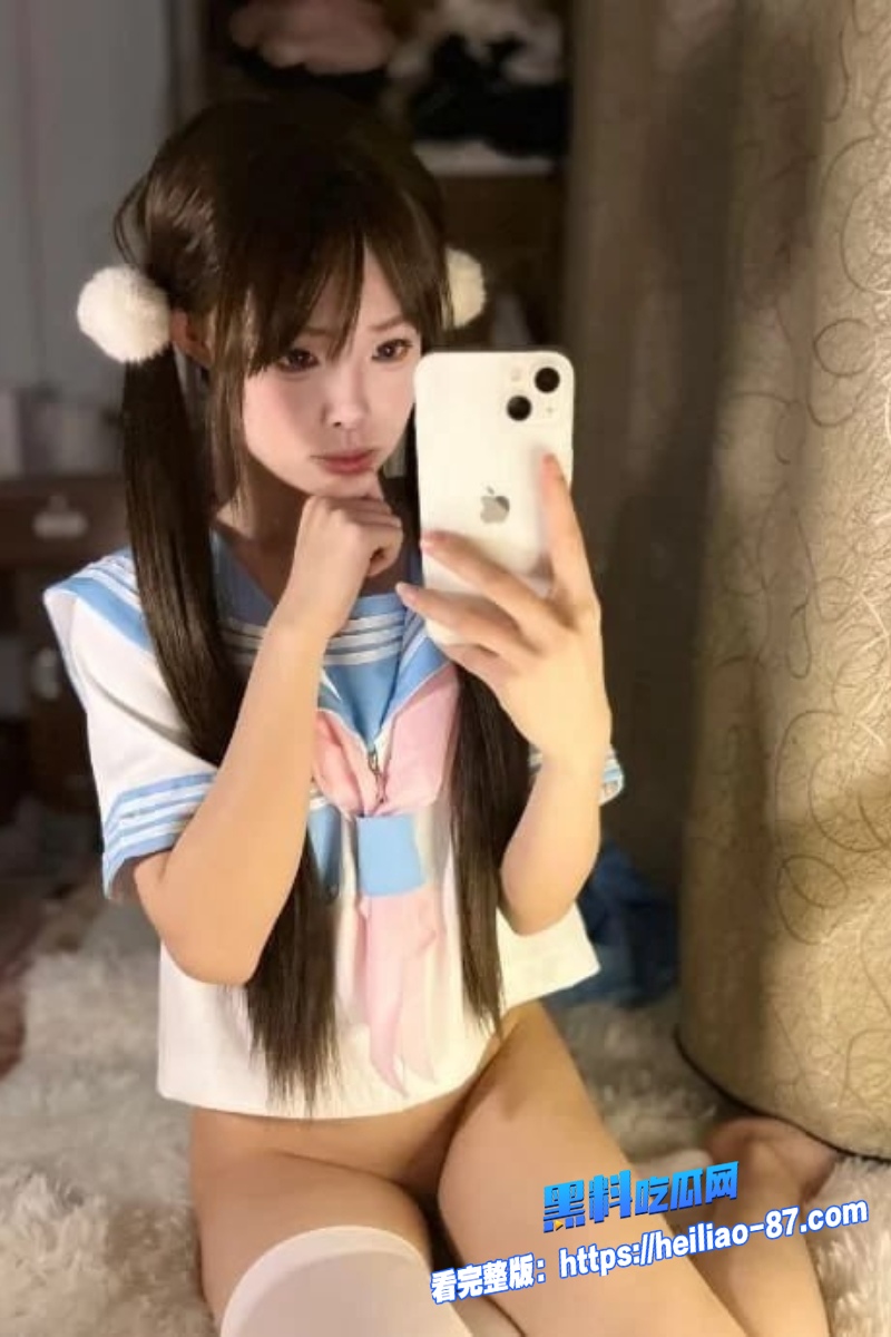 极品反差婊 辞宝 性爱视频流出 身穿性感黑丝疯狂足交 骚穴被抽插的白浆直流！10