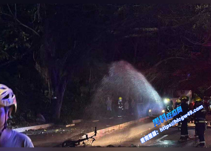 美女骑士超速发生车祸 机车爆燃烧光衣服 几乎全裸在草丛躲避等待救援 现场群众围观拍摄5 美女骑士超速发生车祸 机车爆燃烧光衣服 几乎全裸在草丛躲避等待救援 现场群众围观拍摄5