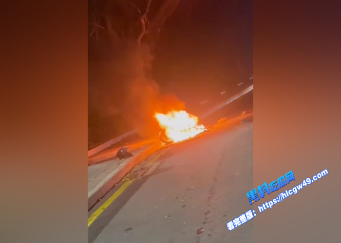美女骑士超速发生车祸 机车爆燃烧光衣服 几乎全裸在草丛躲避等待救援 现场群众围观拍摄6 美女骑士超速发生车祸 机车爆燃烧光衣服 几乎全裸在草丛躲避等待救援 现场群众围观拍摄6