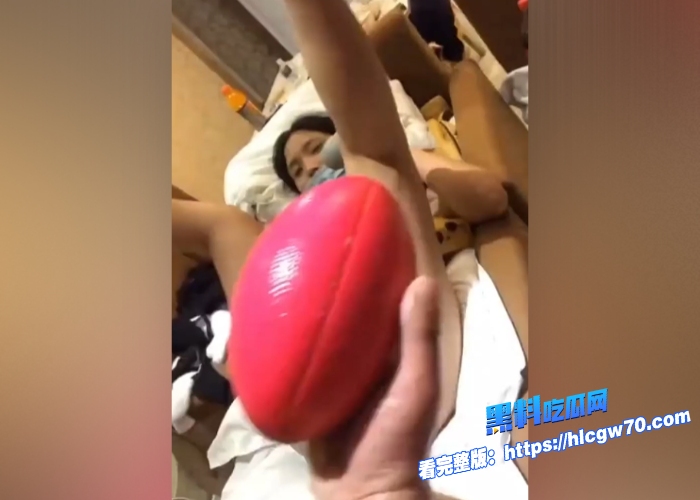 知道什么是装逼吗性瘾母狗为了刺激竟让男友将橄榄球塞穴扩阴下蛋整个拳头深埋阴道这逼是真能装啊 1 知道什么是装逼吗性瘾母狗为了刺激竟让男友将橄榄球塞穴扩阴下蛋整个拳头深埋阴道这逼是真能装啊 1