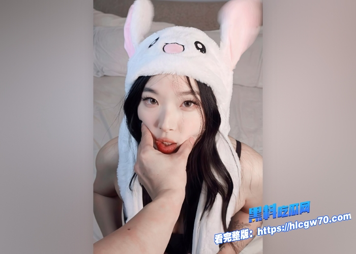 机车圈女神金主私人定制大尺度视频流出雪白巨乳对着镜头搔首弄姿浴火一下就被勾引起来了 2 机车圈女神金主私人定制大尺度视频流出雪白巨乳对着镜头搔首弄姿浴火一下就被勾引起来了 2