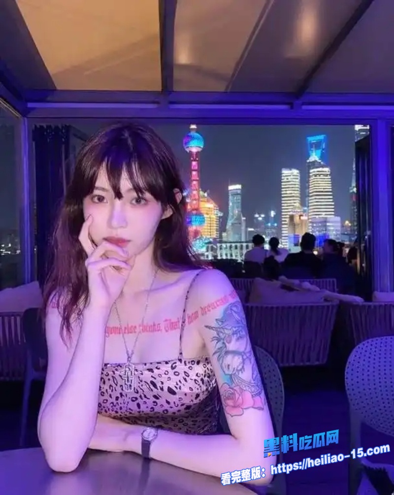 抖音千万网红痞幼9年前曾拍摄私密照早年大尺度视频曝光金主酒桌炫耀时不慎泄露基本轮廓还在 7 抖音千万网红痞幼9年前曾拍摄私密照早年大尺度视频曝光金主酒桌炫耀时不慎泄露基本轮廓还在 7