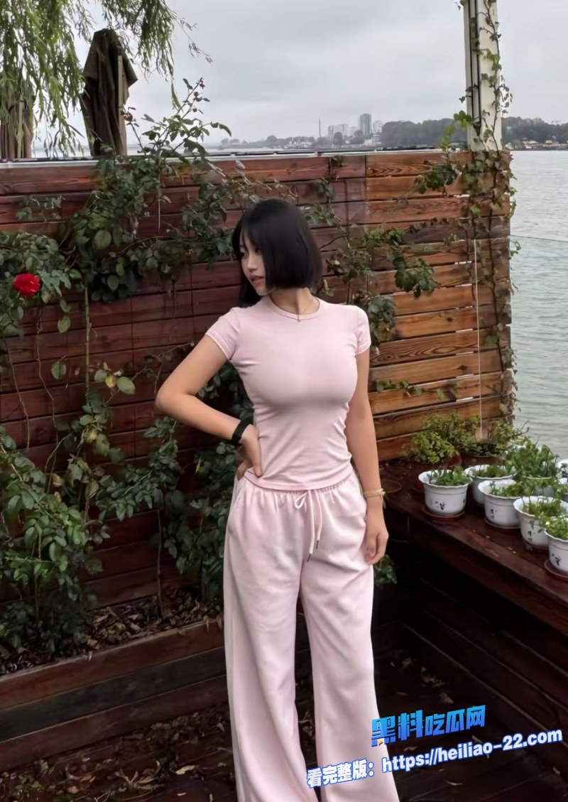 极品反差女友翘臀诱惑穿CK内衣浴室洗衣男友忍不住强索口交后入无套狠狠疼爱 3
