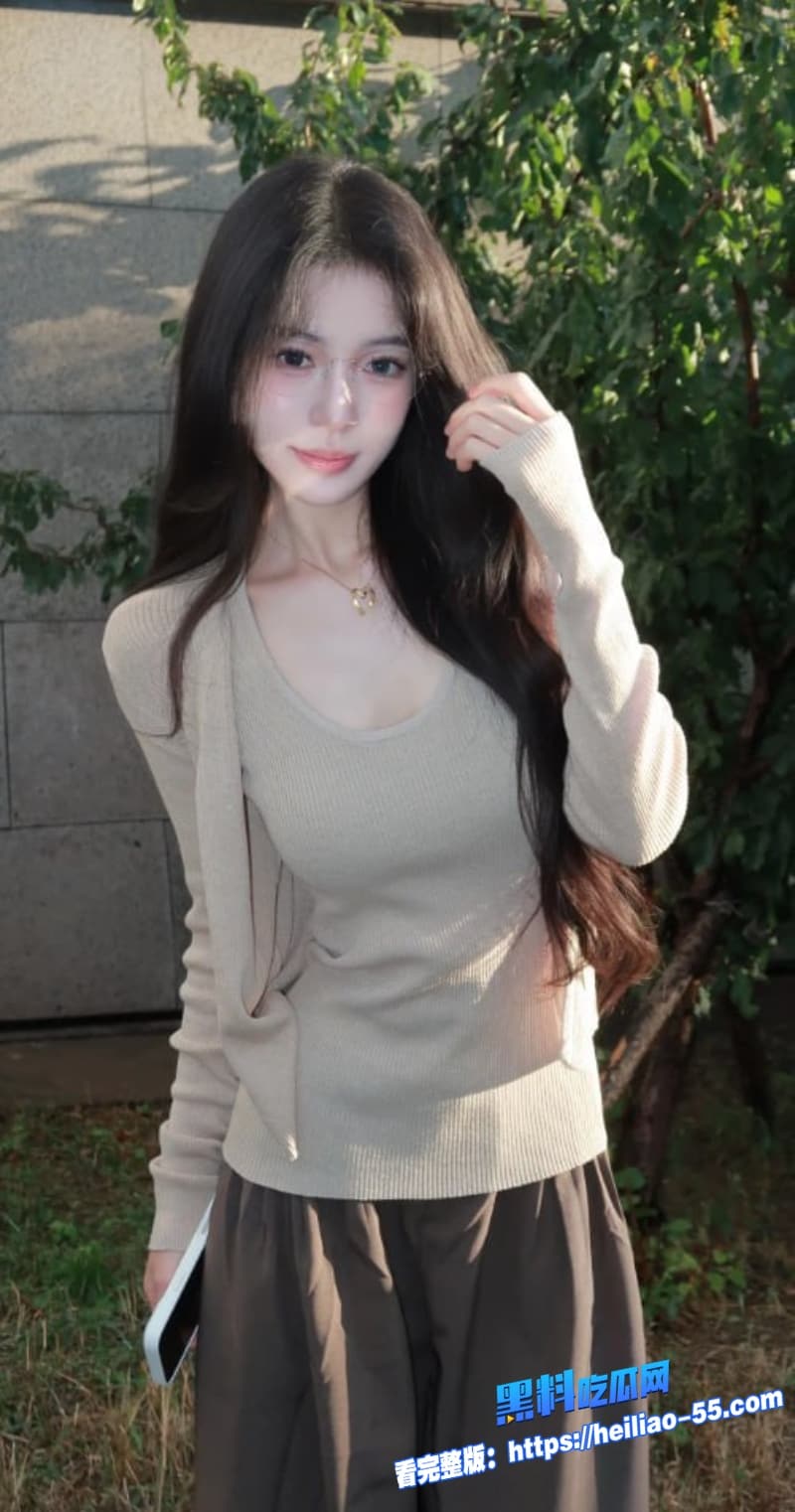 高颜值极品眼镜妹私拍流出全程露脸狂舔男友大屌表面多清纯私下就有多骚4 高颜值极品眼镜妹私拍流出全程露脸狂舔男友大屌表面多清纯私下就有多骚4