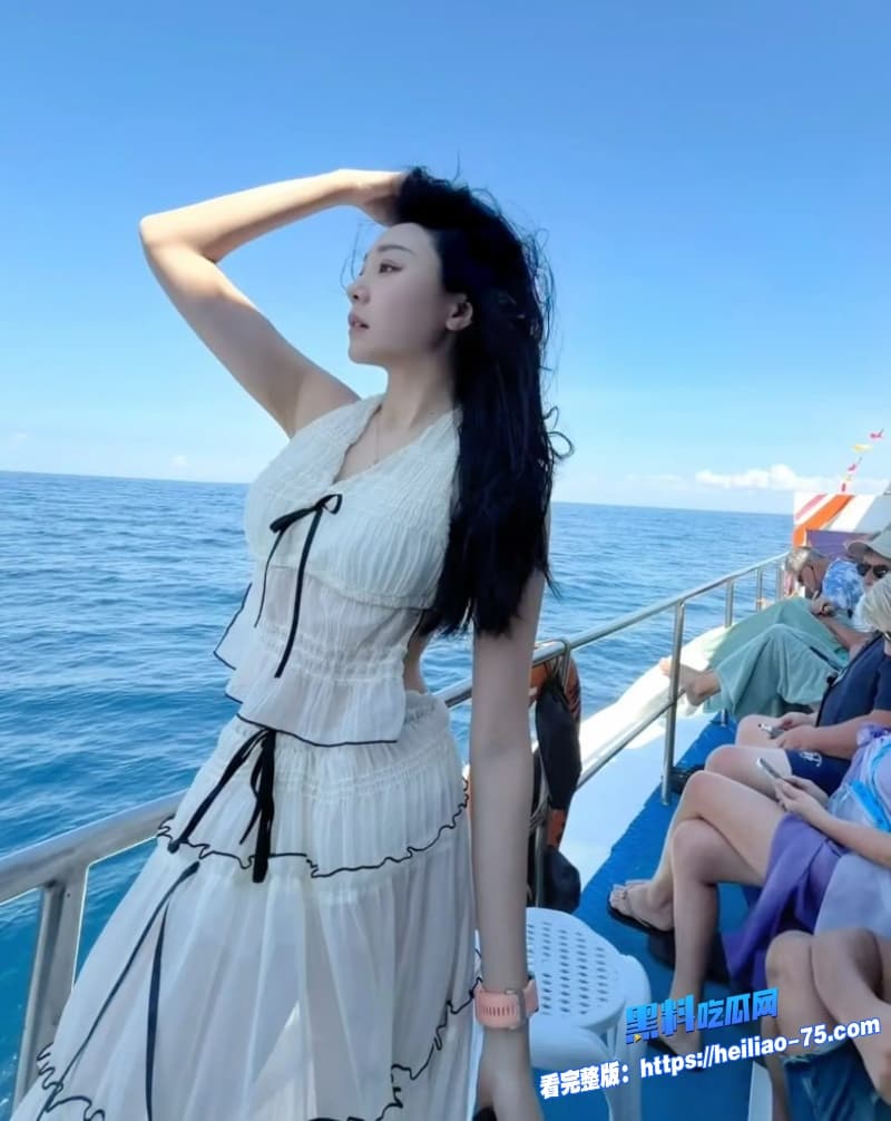 极品OL反差女神沙发上被群P爆操黑丝美腿抖到喷水沦为多人肉便器6