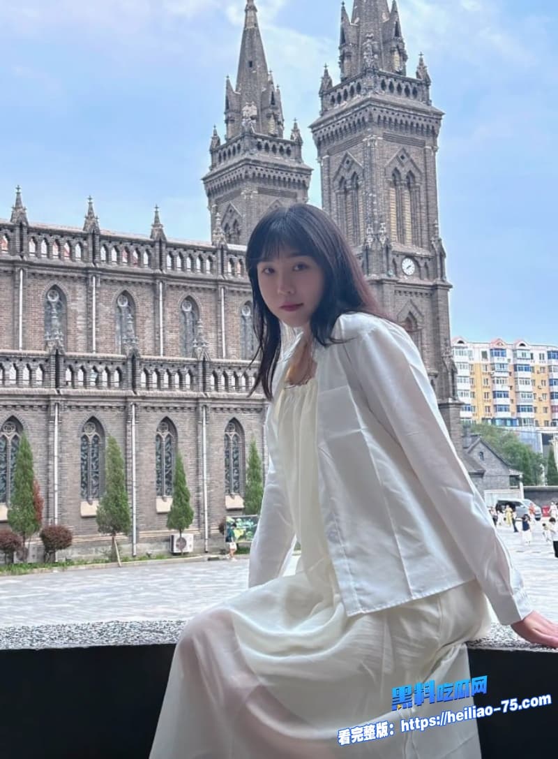 极品OL反差女神沙发上被群P爆操黑丝美腿抖到喷水沦为多人肉便器7