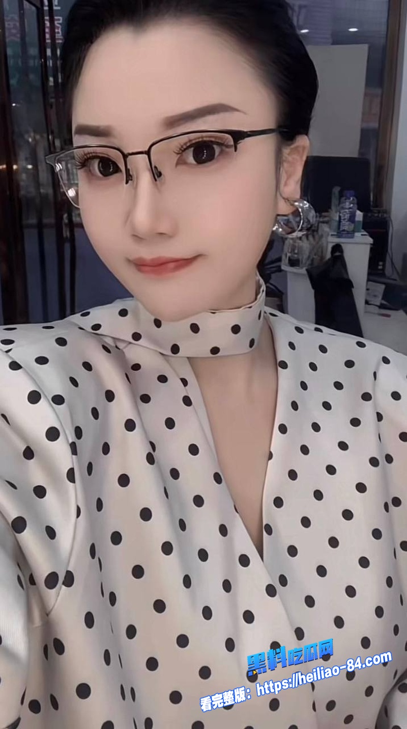 阳江中行行长何靖华出轨视频聊天记录 公安局警官陈祥青婚内乱搞 厚德载物上善若水人妻被操到腿软图26 阳江中行行长何靖华出轨视频聊天记录 公安局警官陈祥青婚内乱搞 厚德载物上善若水人妻被操到腿软图26