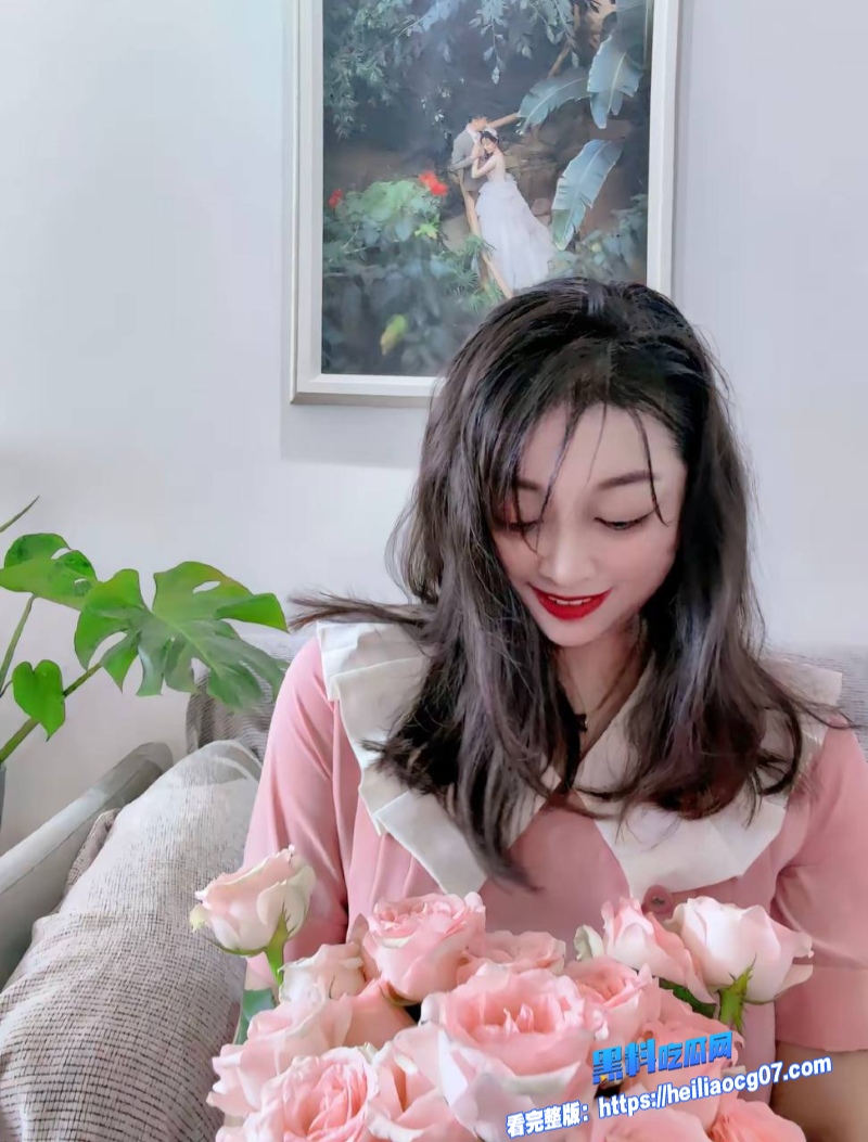 网红橙翼振兴约炮性爱视频27 网红橙翼振兴约炮性爱视频27