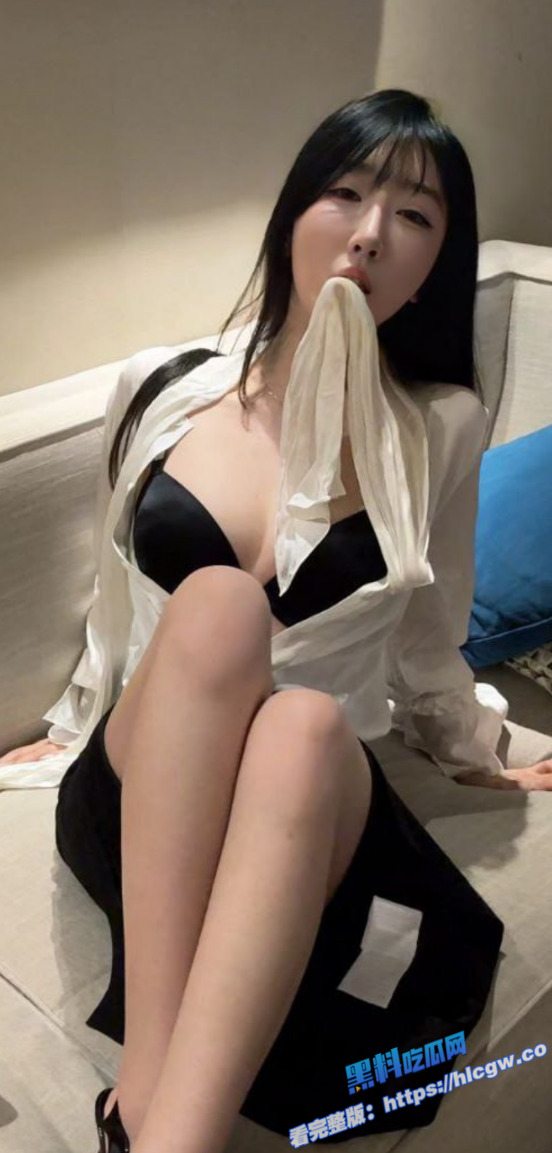 抖音推特 酣睡小熊 长腿蜜桃臀身材极品 穿黑丝高跟露逼自拍 有钱就能操骚母狗！图2