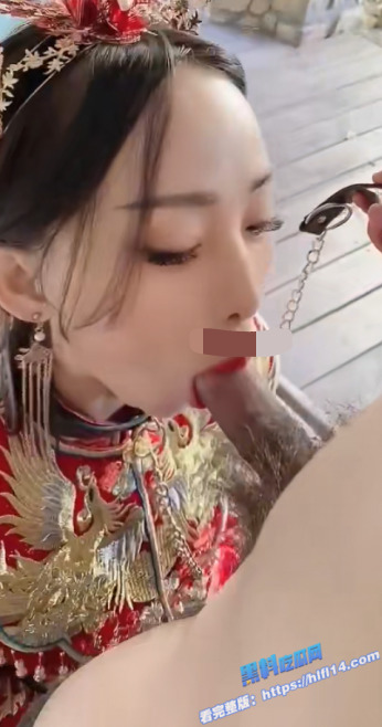 云盘泄密！翘臀骚逼新娘妆 穿着洁白的婚纱 穿着婚纱秀禾服操 反差感极强！5