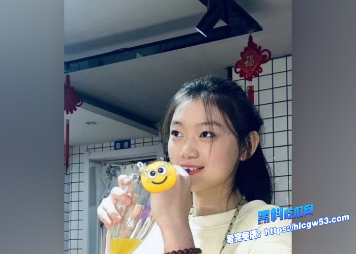 沈阳师范大学舞蹈系校花孙欣怡私生活泄密约炮被爆操按头吃鸡巴小骚货还挺耐操 图1WH700x500px