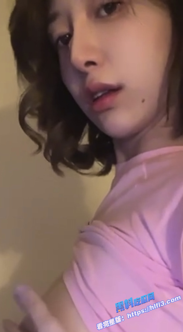 极品反差网红 周周 抖音风黑丝裸舞私拍 身材火辣 裸舞扭得臀浪翻滚 骚劲爆棚！2