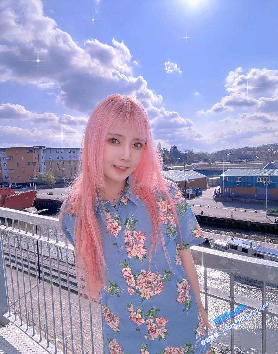 cosplay粉嫩大学生妹赤身裸体极度骚淫裸体私拍揉胸裸体写真合集流出 图7