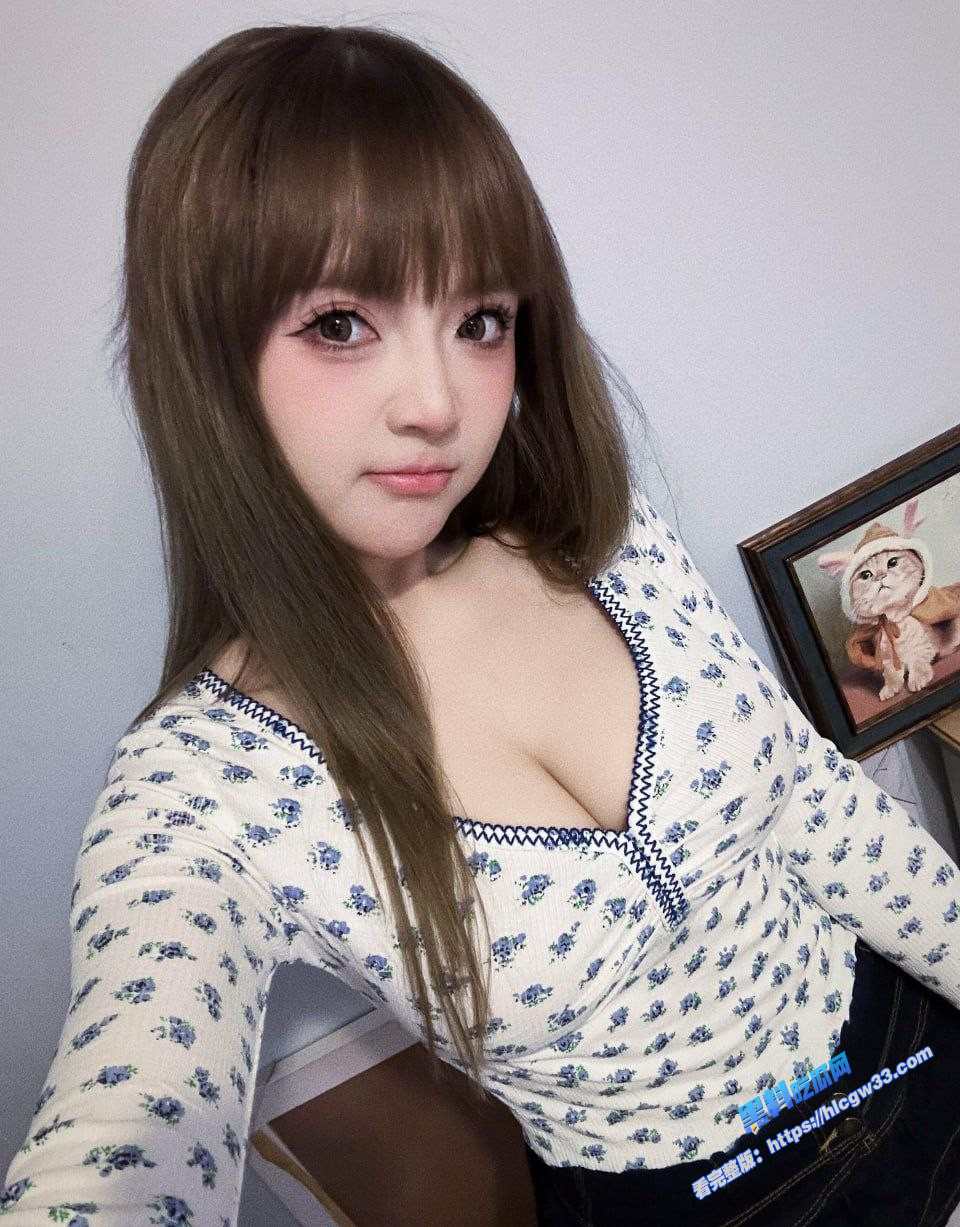 cosplay粉嫩大学生妹赤身裸体极度骚淫裸体私拍揉胸裸体写真合集流出 图8
