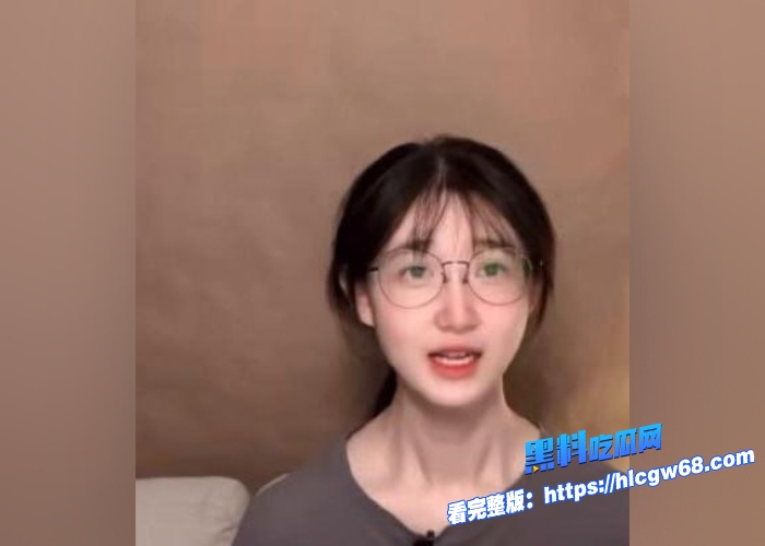 油管30万粉丝博主七七叭叭TALK被土豪男友包养性爱视频流出眼镜反差妹被男友狂操到哭 图3