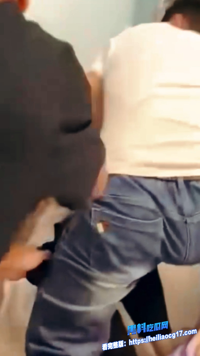 山东莱芜原配怒抓偷情小三10