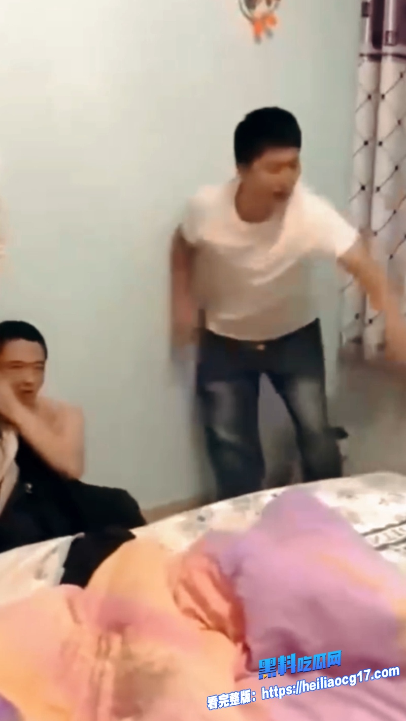 山东莱芜原配怒抓偷情小三12
