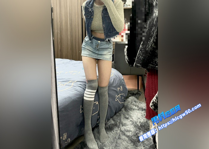 极品反差美少女 长着一张榨精母狗脸 自拍大尺度视频泄密 用手拍打自己小穴 淫骚至极16