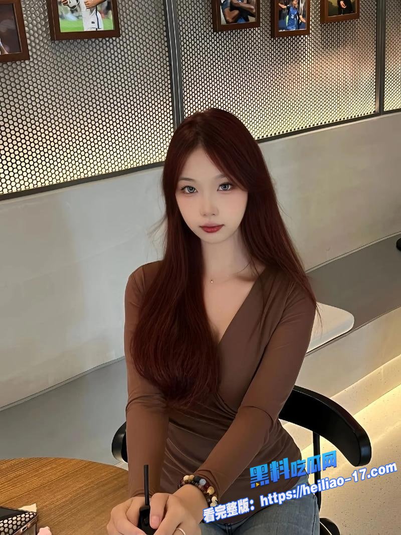 极品身材黑丝美女醉酒后被两个损友趁机带回酒店激情3P1 极品身材黑丝美女醉酒后被两个损友趁机带回酒店激情3P1