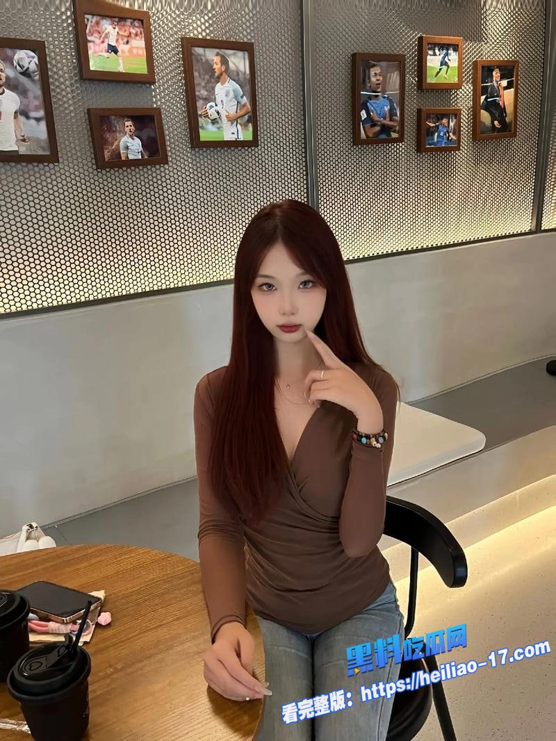 极品身材黑丝美女醉酒后被两个损友趁机带回酒店激情3P2 极品身材黑丝美女醉酒后被两个损友趁机带回酒店激情3P2