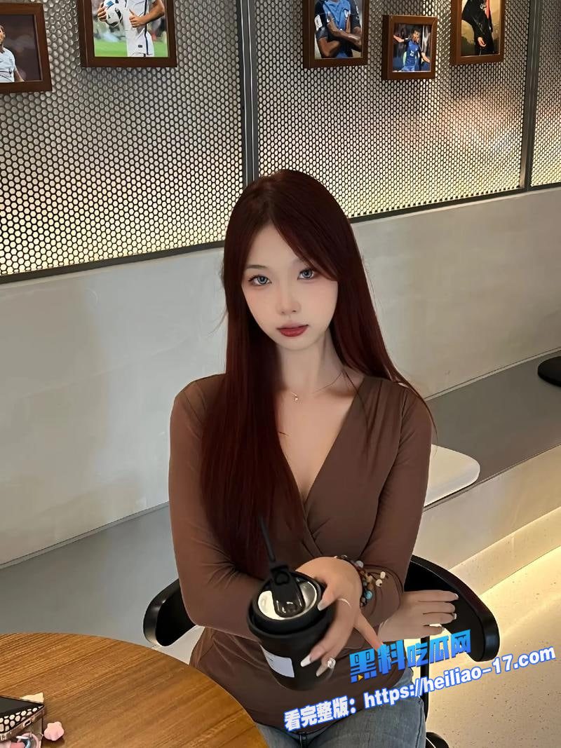 极品身材黑丝美女醉酒后被两个损友趁机带回酒店激情3P4 极品身材黑丝美女醉酒后被两个损友趁机带回酒店激情3P4
